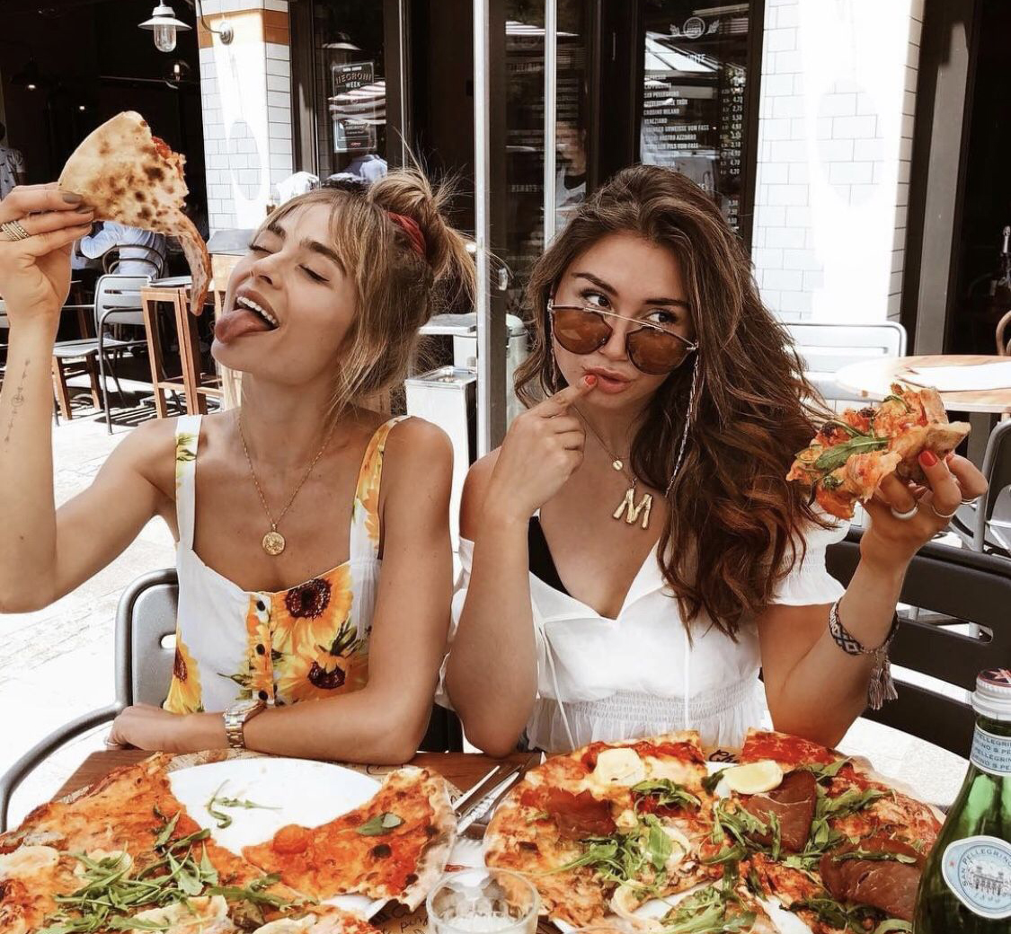 10 Signs Your Best Friend Isn't Really Your Bestie…